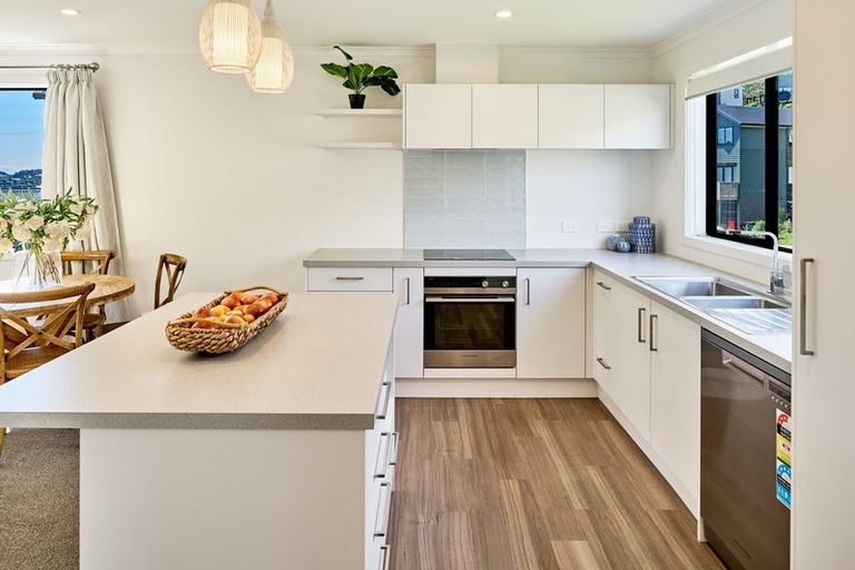 Photo of property in 18 Holystone Road, Whitby, Porirua, 5024