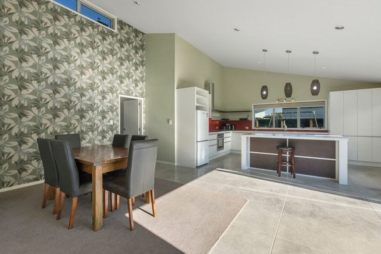 Photo of property in 6 Breaker's Crescent, Waihi Beach, 3611