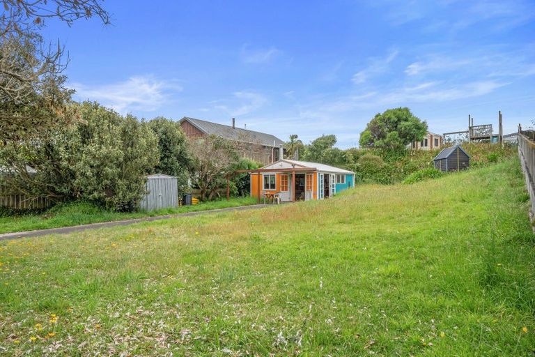 Photo of property in 11 James Street, Waikawa Beach, Manakau, 5573