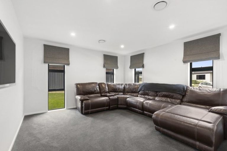 Photo of property in 25 Buddle Road, Wallaceville, Upper Hutt, 5018