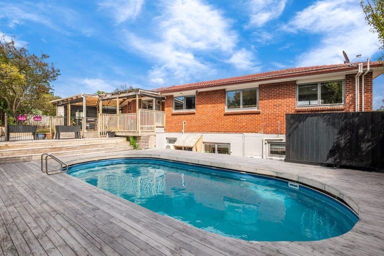 Photo of property in 19 Havelle Avenue, Titirangi, Auckland, 0604