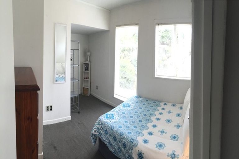 Photo of property in 5 Don Croot Street, Morningside, Auckland, 1021