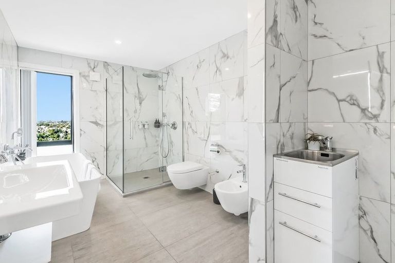 Photo of property in 21 Whareora Terrace, Cashmere, Christchurch, 8022