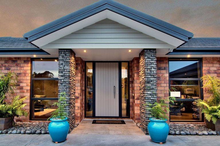 Photo of property in 82a Shaw Road, Oratia, Auckland, 0604