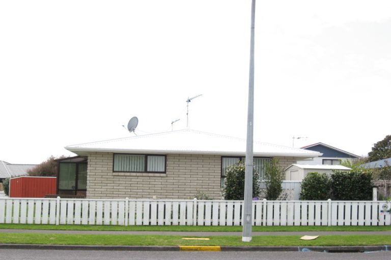 Photo of property in 2/24 Ellesmere Avenue, Bell Block, New Plymouth, 4312