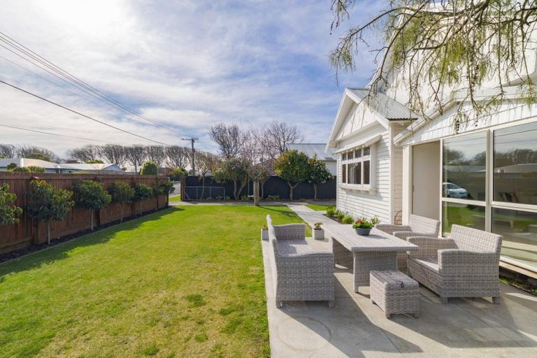 Photo of property in 40 Stapletons Road, Richmond, Christchurch, 8013