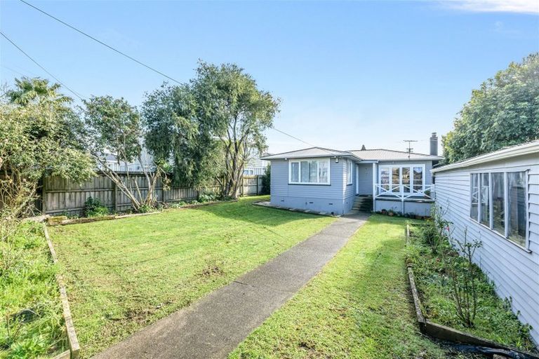 Photo of property in 7 Harrington Road, Henderson, Auckland, 0610