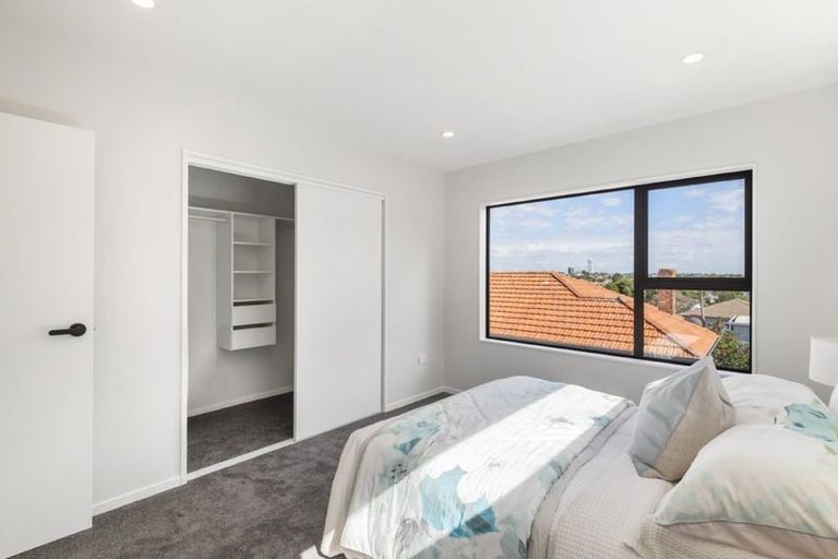 Photo of property in 2/1 Egremont Street, Belmont, Auckland, 0622
