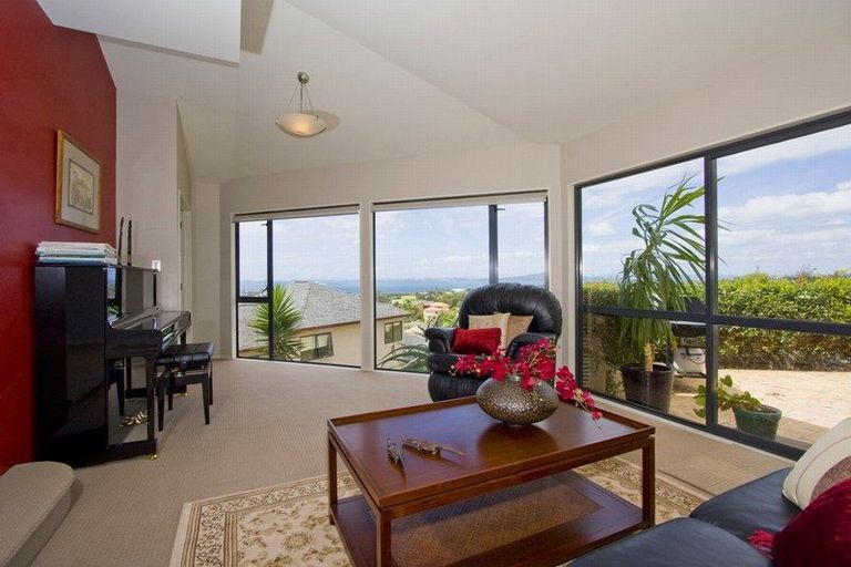 Photo of property in 71 Penguin Drive, Murrays Bay, Auckland, 0630