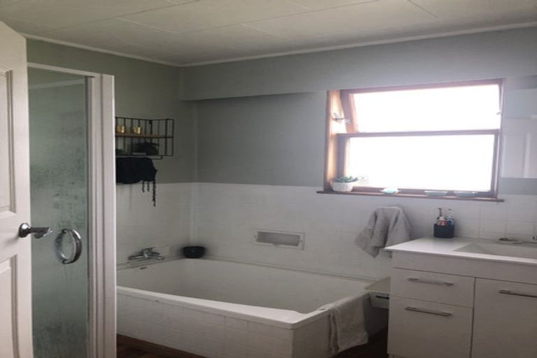 Photo of property in 25 Moreton Road, Carterton, 5713