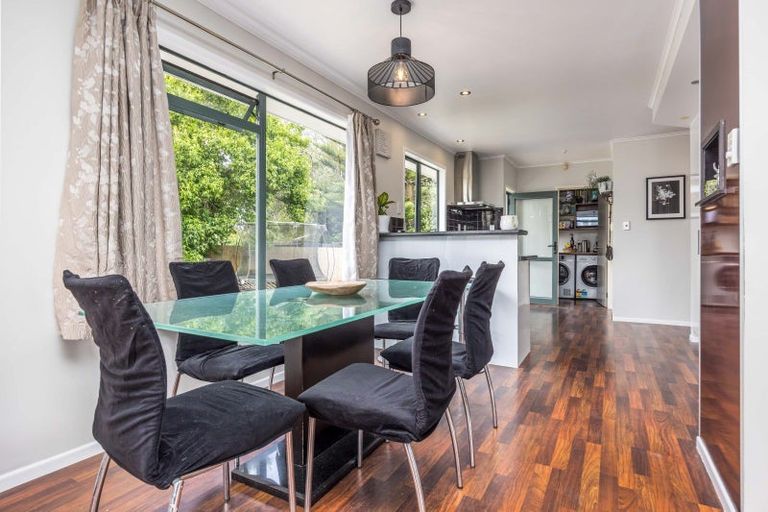 Photo of property in 17 Ashcroft Avenue, Mangere Bridge, Auckland, 2022