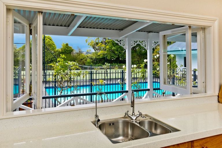 Photo of property in 9 Birchwood Grove, Greenhithe, Auckland, 0632