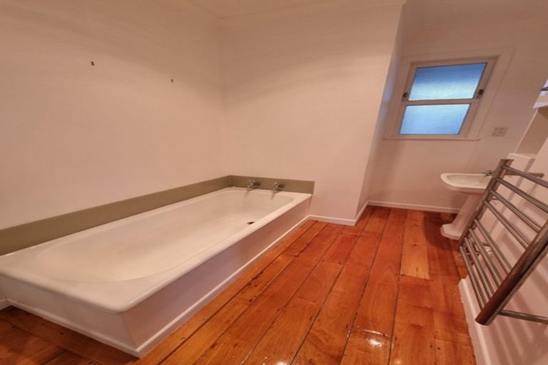 Photo of property in 104 Titirangi Road, New Lynn, Auckland, 0600