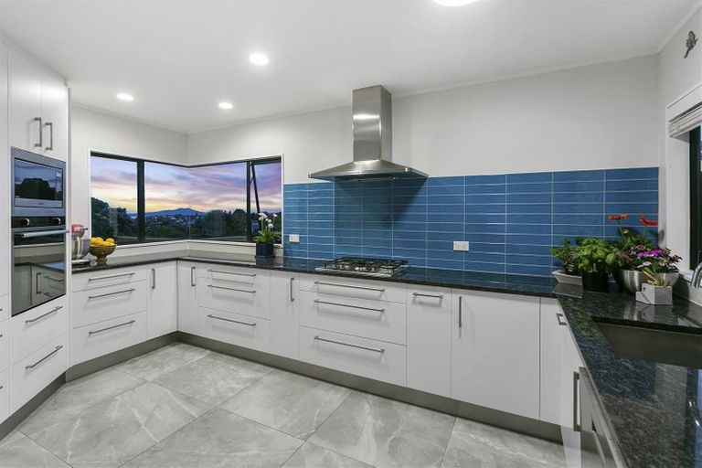 Photo of property in 1/6 Honeysuckle Lane, Mairangi Bay, Auckland, 0630