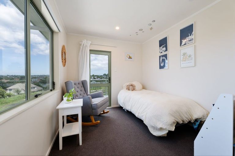 Photo of property in 33 Woodford Avenue, Henderson, Auckland, 0610