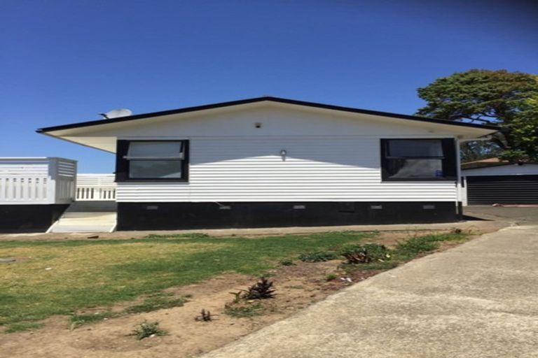 Photo of property in 42 Kemble Close, Mangere, Auckland, 2022