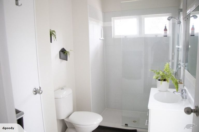 Photo of property in 58 Fowler Street, Northcote, Auckland, 0627