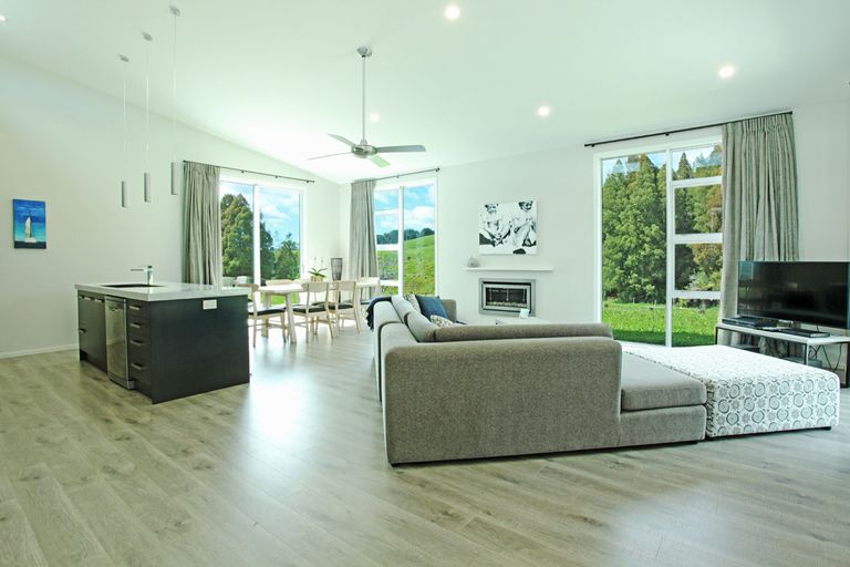 Photo of property in 11 Mangakino Road, Raglan, 3295