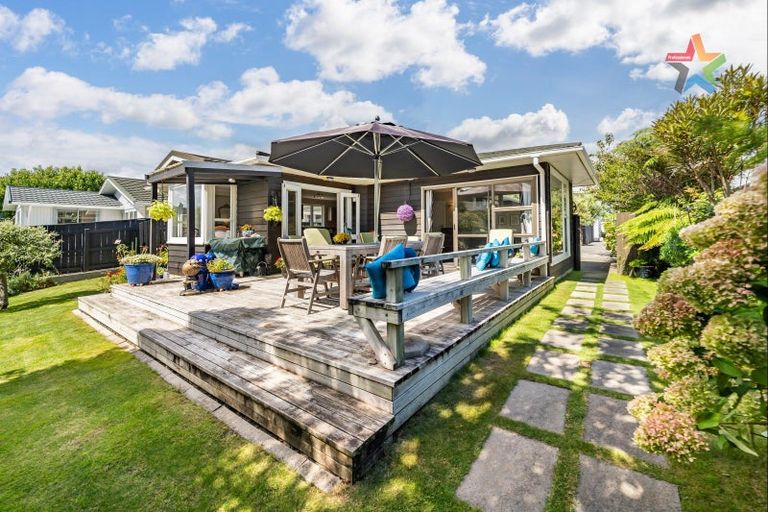 Photo of property in 28a Whites Line West, Woburn, Lower Hutt, 5010