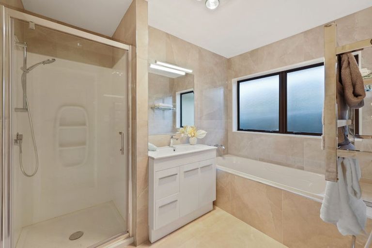 Photo of property in 1/17 Penruddocke Road, Half Moon Bay, Auckland, 2012