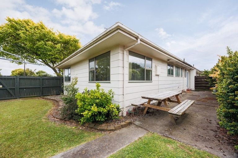 Photo of property in 1b John F Kennedy Drive, Milson, Palmerston North, 4414