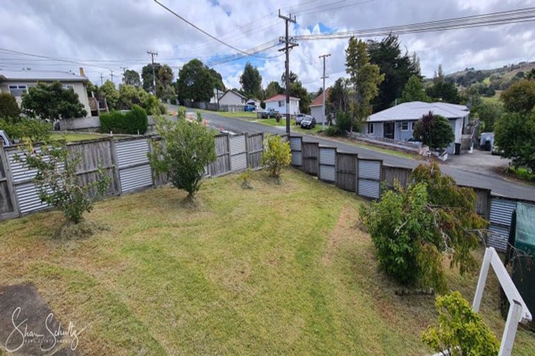 Photo of property in 14 View Street, Maungaturoto, 0520