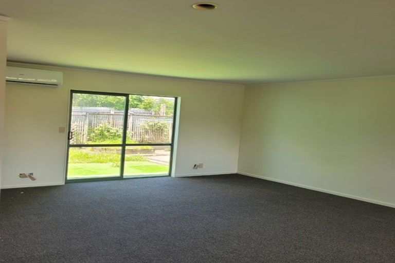 Photo of property in 7 Neta Grove, Henderson, Auckland, 0612