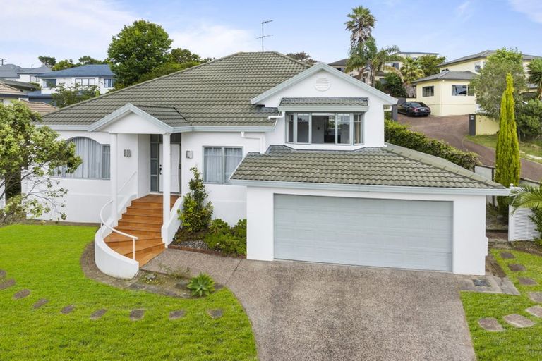 Photo of property in 30 Mandeville Place, Unsworth Heights, Auckland, 0632