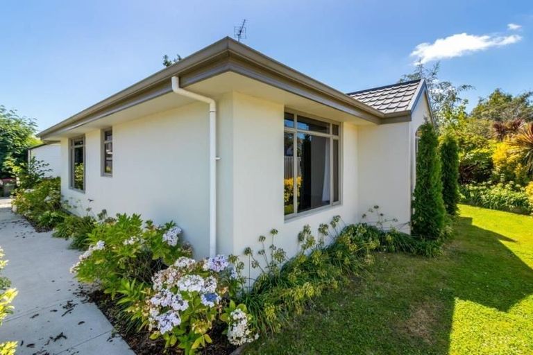 Photo of property in 12 Beckford Road, Saint Martins, Christchurch, 8022