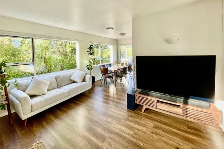 Photo of property in 2/56 Knightsbridge Drive, Forrest Hill, Auckland, 0620