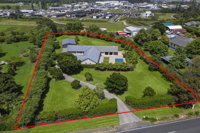 Photo of property in 21 Koraha Road, Kumeu, 0892