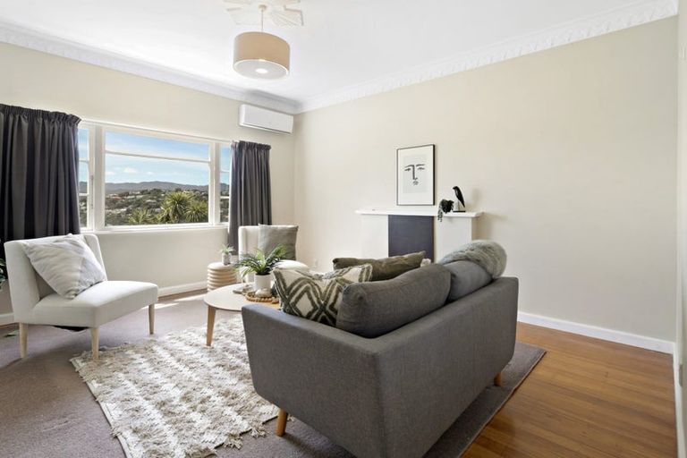 Photo of property in 81 Maupuia Road, Maupuia, Wellington, 6022