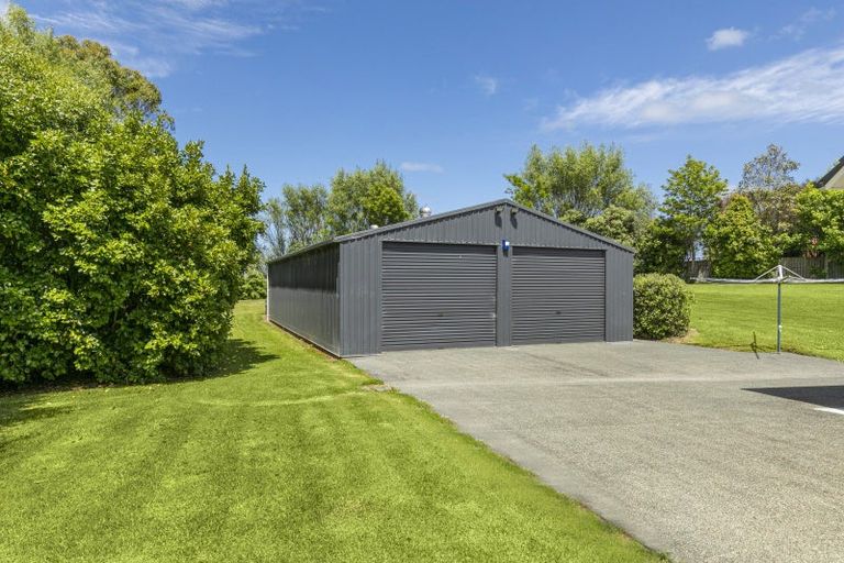 Photo of property in 21 Koraha Road, Kumeu, 0892