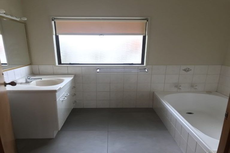 Photo of property in 1/1 Bass Street, West Harbour, Auckland, 0618