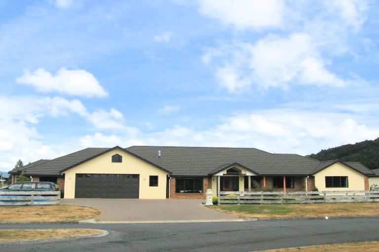 Photo of property in 17 Malcolm Gillies Grove, Totara Park, Upper Hutt, 5018