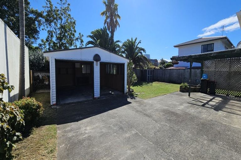 Photo of property in 43 Ngatai Road, Otumoetai, Tauranga, 3110