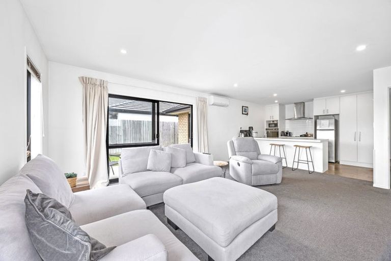 Photo of property in 1 Robalan Close, Halswell, Christchurch, 8025