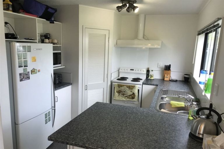 Photo of property in 2/9a Kitewao Street, Northcote, Auckland, 0627