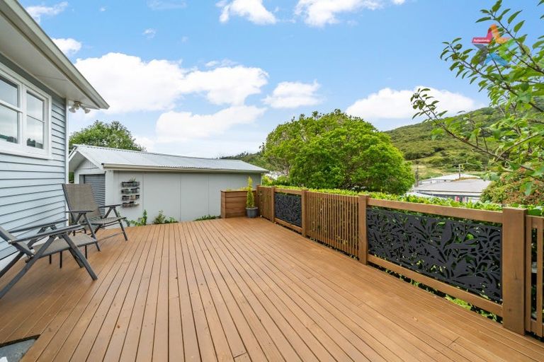 Photo of property in 35 Lees Grove, Wainuiomata, Lower Hutt, 5014