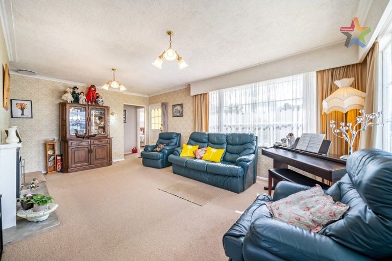 Photo of property in 60 Pokohiwi Road, Normandale, Lower Hutt, 5010