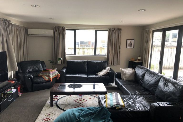 Photo of property in 100 Fulford Street, New Plymouth, 4310