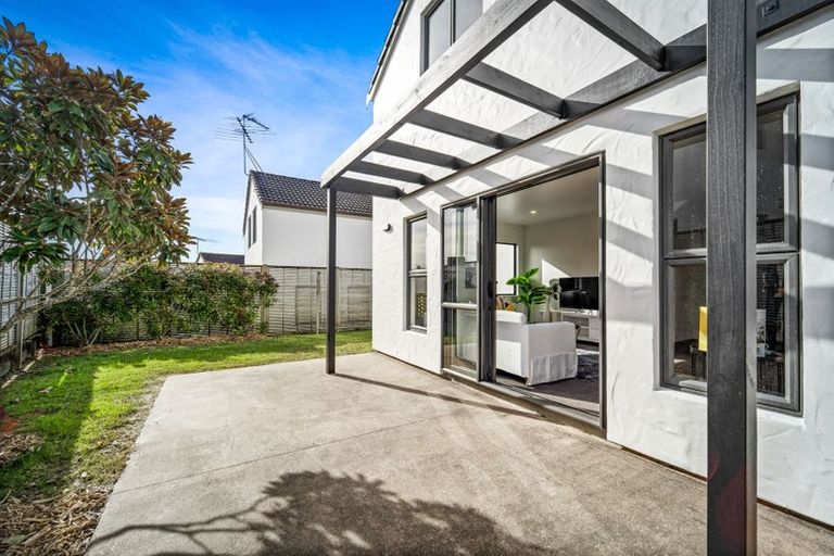 Photo of property in 1/64 Schnapper Rock Road, Schnapper Rock, Auckland, 0632