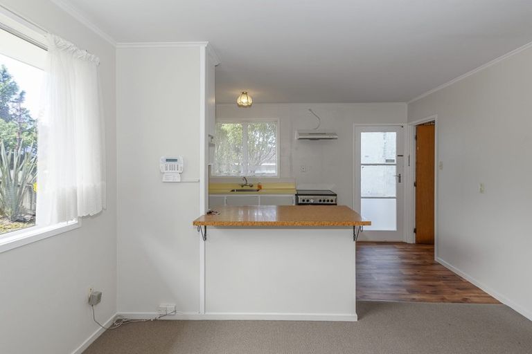 Photo of property in 42 Chislehurst Street, Henderson, Auckland, 0612