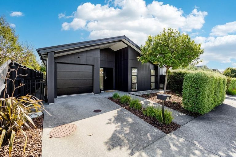 Photo of property in 38 Lumbarda Drive, Kumeu, 0810