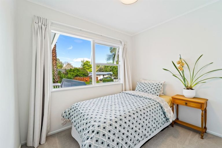 Photo of property in 70 Blakeborough Drive, Forrest Hill, Auckland, 0620
