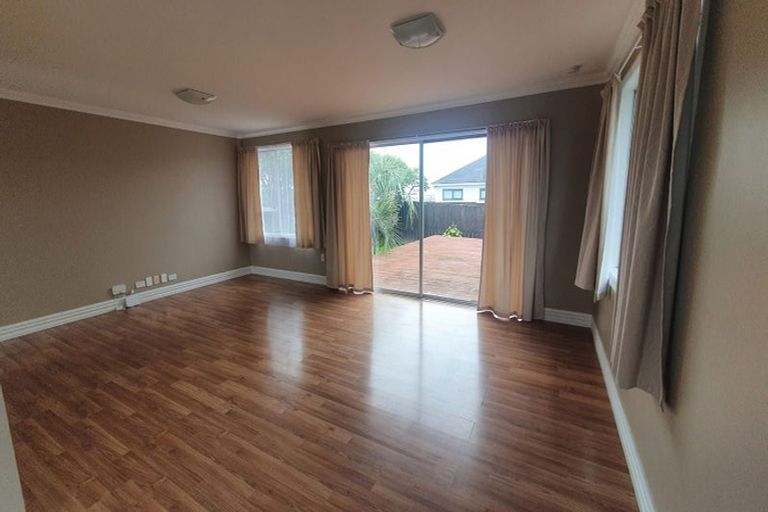 Photo of property in 27 Pahi Place, West Harbour, Auckland, 0618