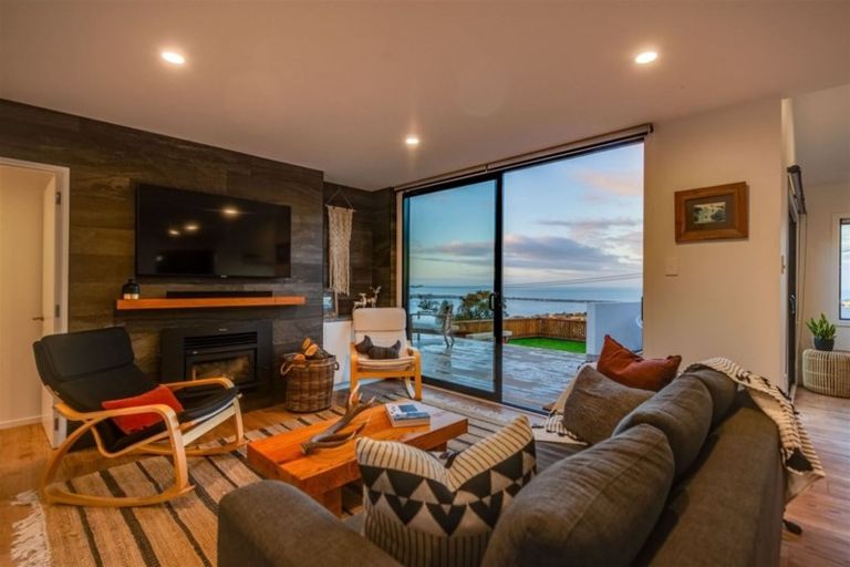 Photo of property in 2/182 Mount Pleasant, Mount Pleasant, Christchurch, 8081