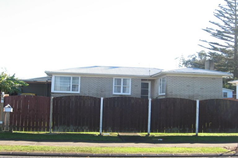 Photo of property in 6 Addington Avenue, Manurewa, Auckland, 2102