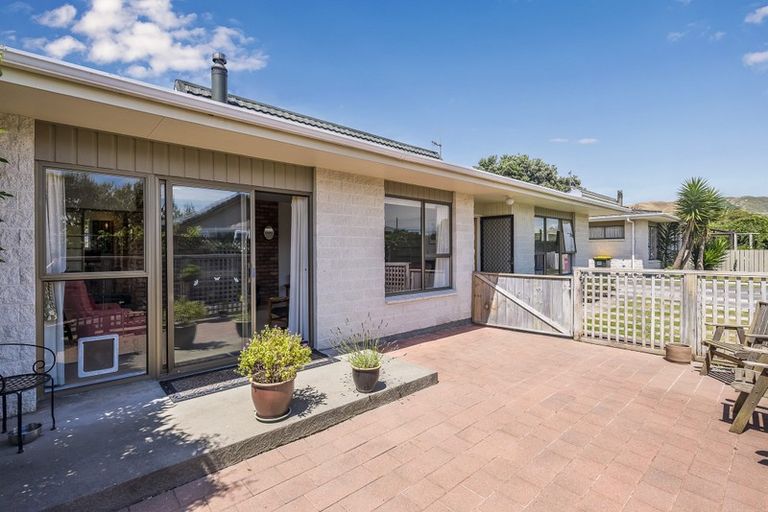 Photo of property in 6 Tawa Street, Waikanae, 5036