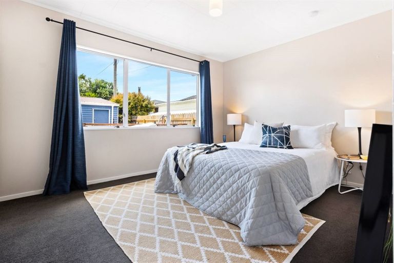 Photo of property in 2/60 Taikata Road, Te Atatu Peninsula, Auckland, 0610